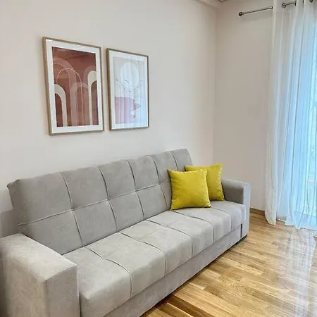 A Fully Renewed Modern Apartment