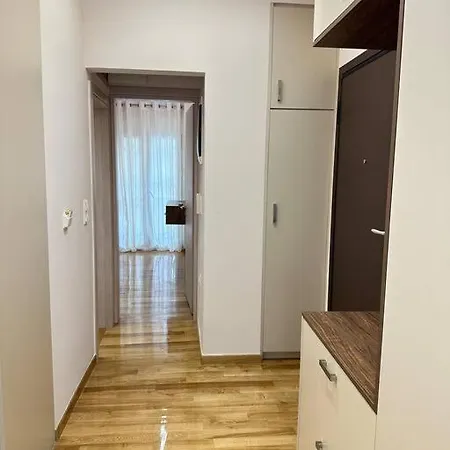 A Fully Renewed Modern Apartment *